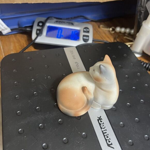 Vintage Avon Calico Cat Kitty Figurine 1984 Porcelain 2.75" Multicolor - Picture 10 of 10